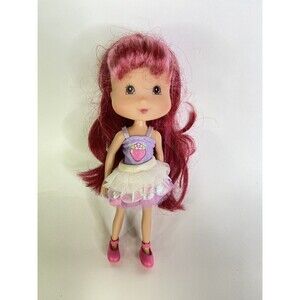 Playmate Toys STRAWBERRY SHORTCAKE Berries to Blossoms Doll With Outfit Shoes
